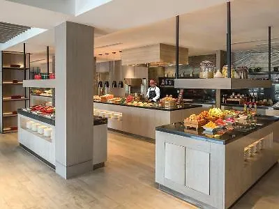 Courtyard By Marriott Hotel